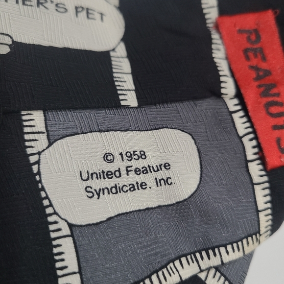 1958 United Feature Snoopy Patterned Men's Tie - Black and White - Picture 4 of 7